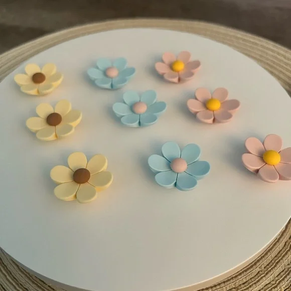 3 Daisy Fridge Magnets - Picture 4 of 17